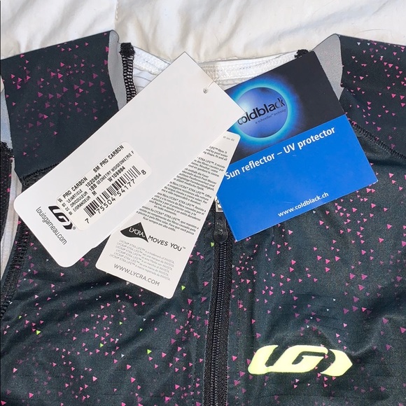 Sports top - Picture 2 of 3